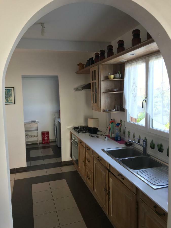Case créole traditionnelle à ossature et charpente bois Petite Île Esterno foto
